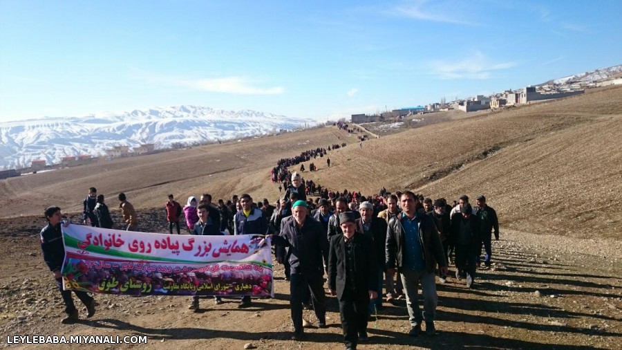 همایش پیاده روی خانوادگی در روستای طوق به مناسبت گرامیداشت دهه فجر
