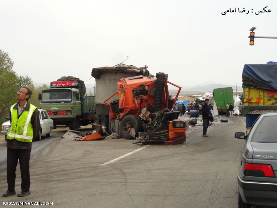تصاویری از سانحه ی تصادف جاده تیکمه داش - بستان آباد